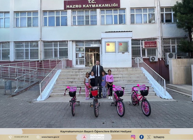 Kaymakamımız Doğukan KOYUNCU'nun Başarılı Olan Öğrencilere Bisiklet Hediyesi